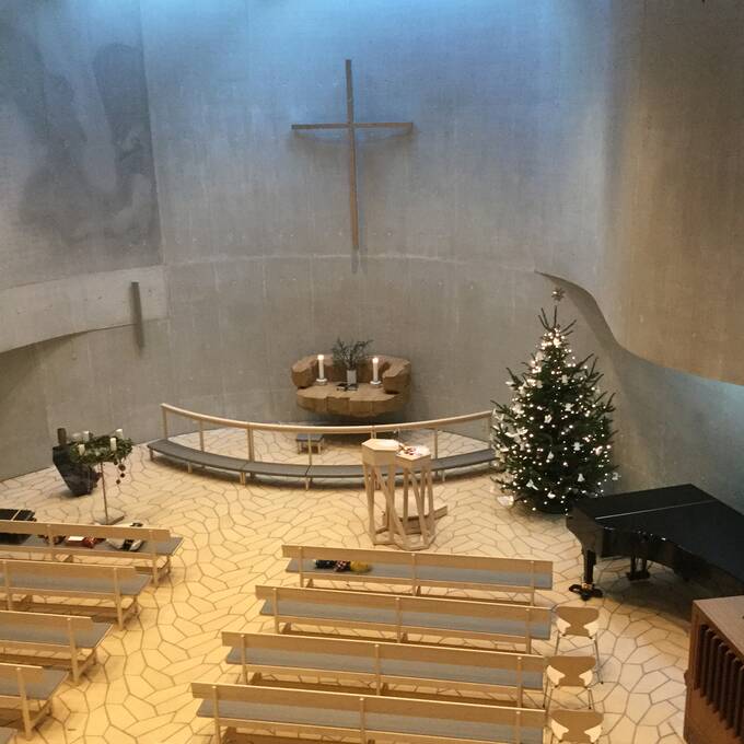 Interiør fra Trekroner Kirke. Indviet i 2019.